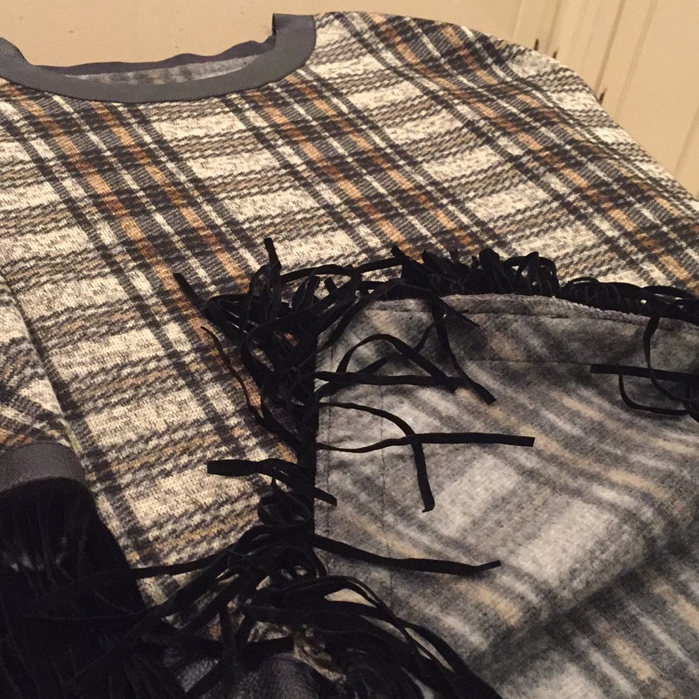 Poncho - Picture 3 of 3